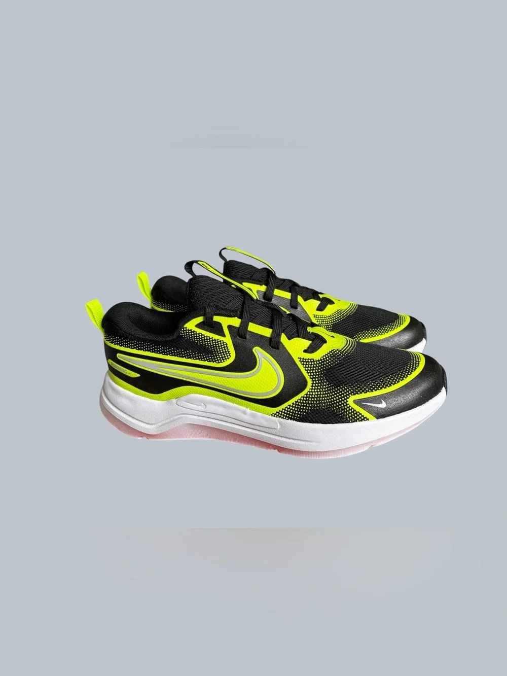Nike Cosmic Runner Big Kids’ Size US 6.5 youth/men and 8 women NEW